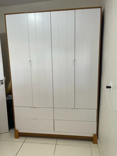 Guarda Roupa Matic - 4 portas + 4 gavetas 