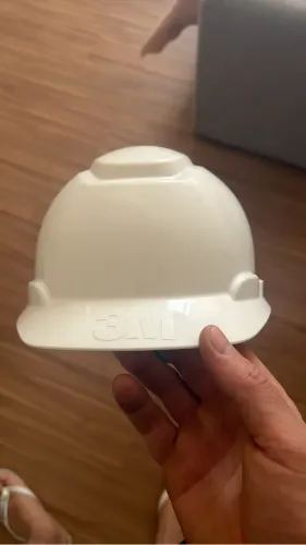 Vendo capacete branco da 3 M. Novo nunca usado.