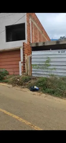 Casa iniciada com fundação e garagem pronta