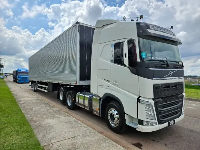 Volvo FH 460 6x2 Globetrotter Ano 18 Automático mola + Baú Facchini Ano 26 30 plt 15.40mts