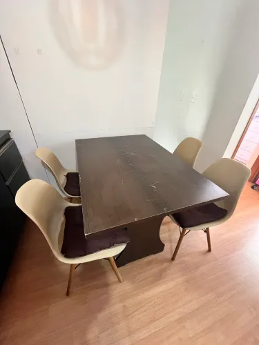 Mesa Retangular com 4 cadeiras 