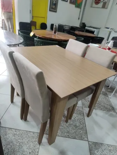 mesa c/ 4 cadeiras NOVA