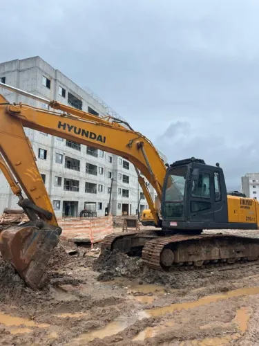Escavadeira Hyundai R210LC-7 2010