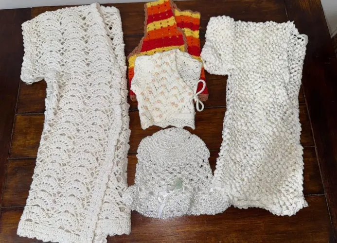 Lote de roupas infantis em crochê 