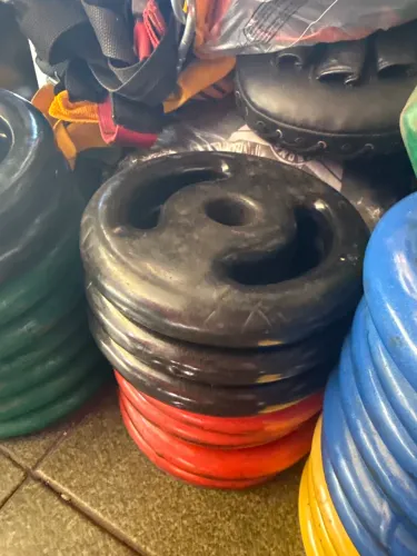 Anilha emborrachada usada 4kg - R$ 40 cada