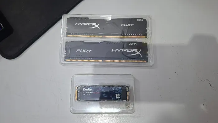 MEMÓRIA RAM 2X4GB + SSD NVME 256GB (LEIA)