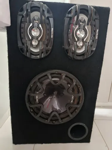 Caixa de som automotivo