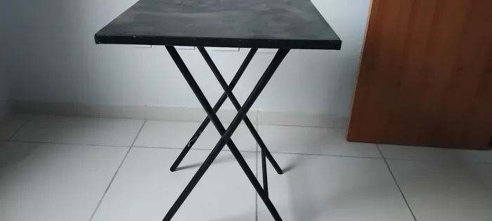 Vendo mesa dobrável de aço 