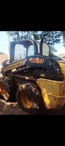 MINI CARREGADEIRA NEW HOLLAND L220 2017