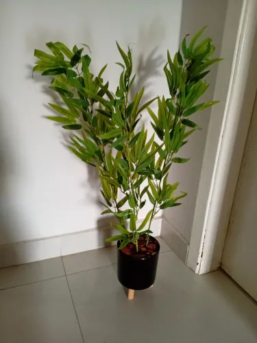 Vaso com plantas artificial para decoração 