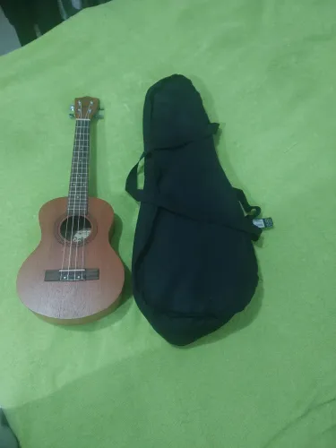 ukulele shelby su25m
