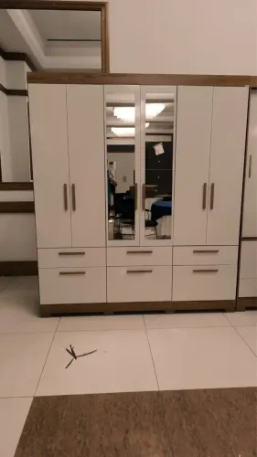 Guarda roupa 6 portas (ESTÁ EM LIMOEIRO)
