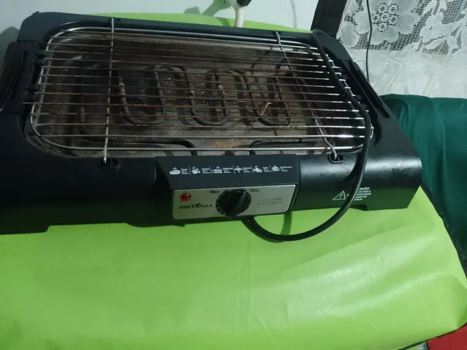 Vende churrasqueira eletrica130.00 e centrifuga de frutas 150.00