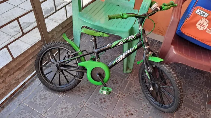 Bicicleta Infantil<br>Em bom estado<br>Freios pegando<br>Valor 200 reais