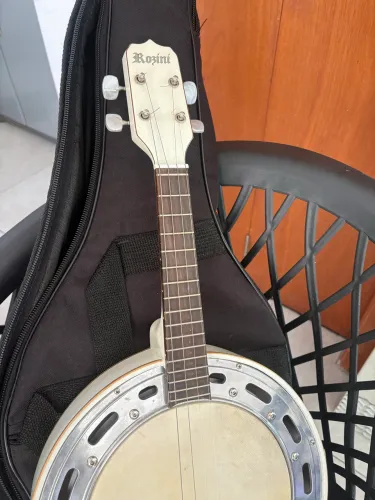 Cavaquinho banjo