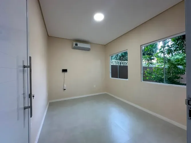 Salas comerciais novas, 11m2, climatizada - Aleixo