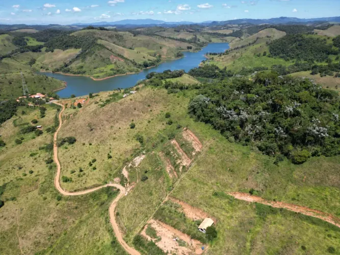 Imóvel para venda possui 860 metros quadrados em Area Rural de Santos Dumont - Santos Dumo