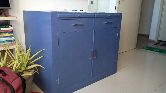 Cômoda / armário com 8 gavetas - madeira maciça