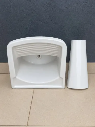 Tanque com coluna em cerâmica 