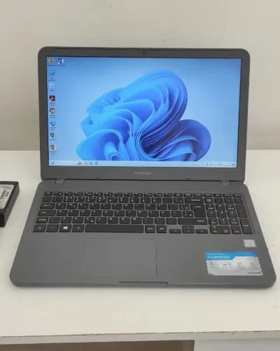 Samsung NP350XAA-KF3BR Notebook i3 7ª Geração 4GB RAM SSD 240GB Tela 15,6" Full HD