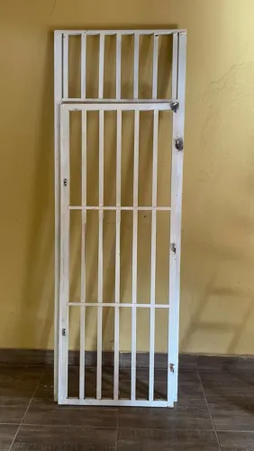 Grade de ferro para porta