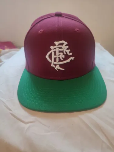 Boné Fluminense grená com aba verde New Era