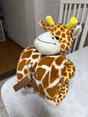 Girafinha com mantinha