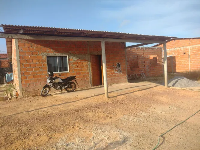 Repasse de casa em construção no bairro floresta tropical.