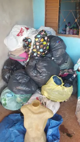 Vendo roupas e sapatos pra bazar