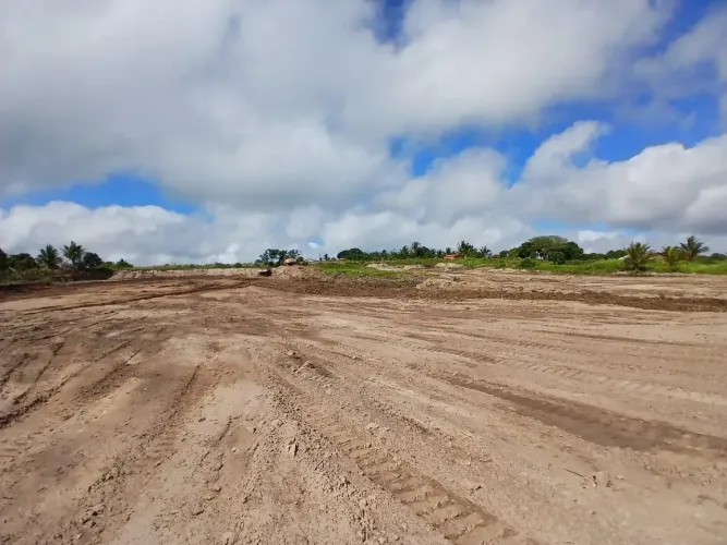 ÓTIMA ÁREA URBANA - 2 Hectares colada na BR