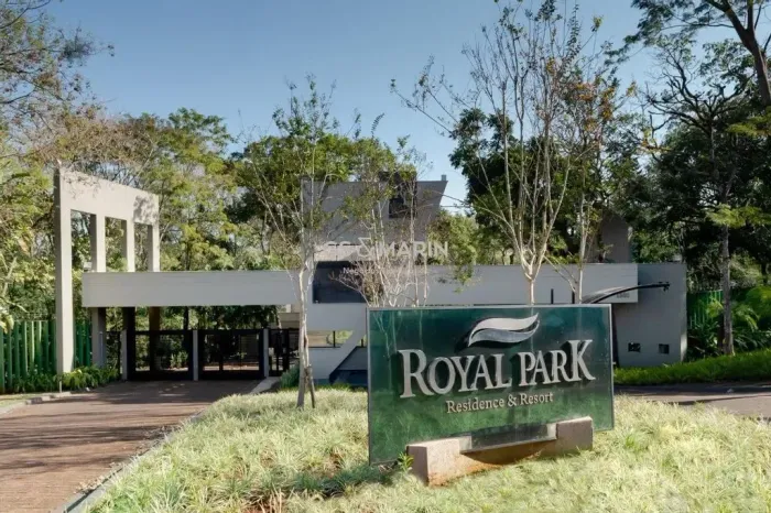 Terreno à venda com 596 m², no Cond. Royal Park Residence & Resort, em Londrina