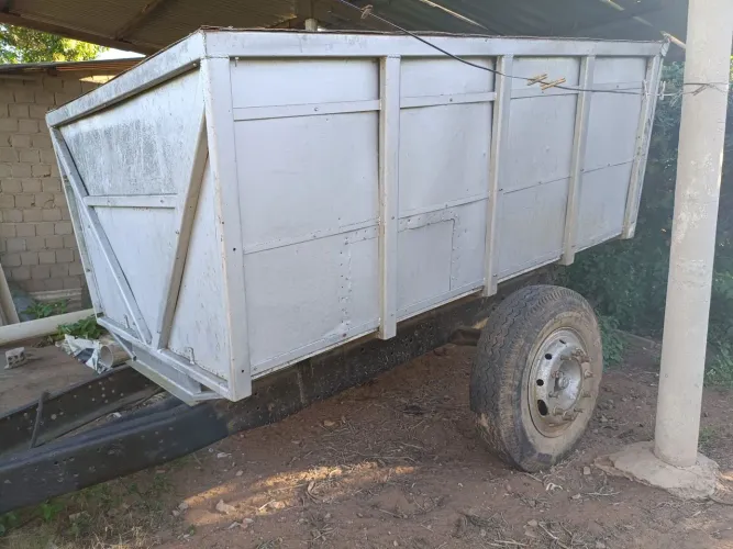 Carroção Agrícola com basculante, super reforçado de chassi de ônibus e rodas aro 1000/20