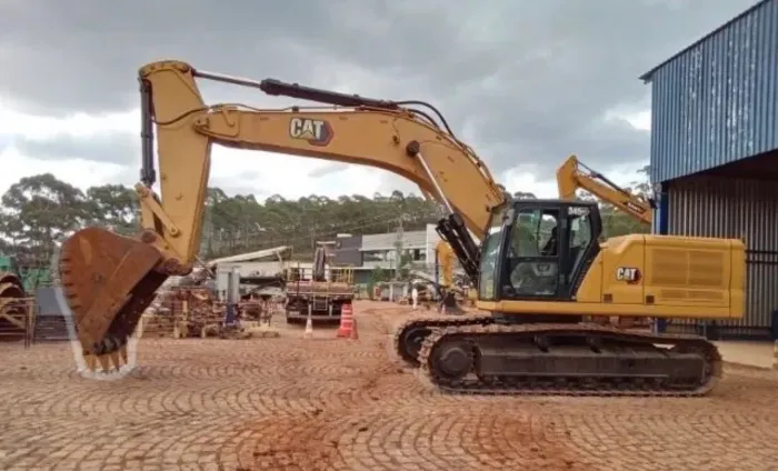 Escavadeira Caterpillar 345 GC ano 2021, com 9.100 horas e mecânica revisada, em MG