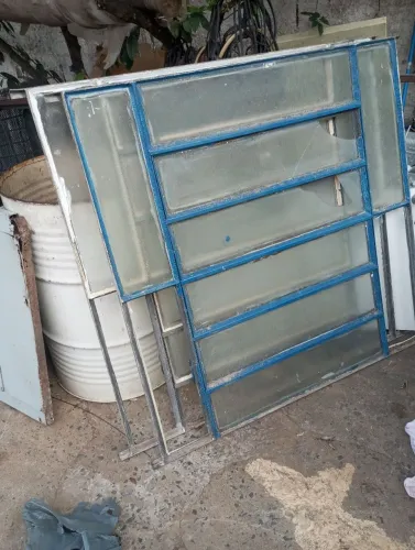 Vendo janela basculante de cantoneira