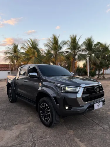 Toyota Hilux CD SRX Plus 4X4 2.8 TDI Die. Aut. 2024