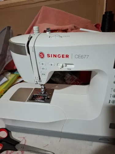 Maquina de costura eletrônica Elite da Singer