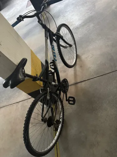 Bicicleta Caloi Montana Hard Tail Aro 26 - 21 Marchas