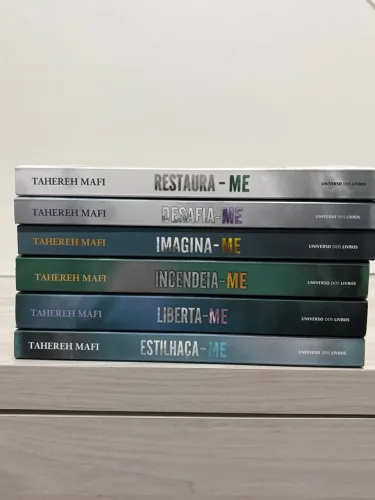 Vendo saga de livros estilhaça-me