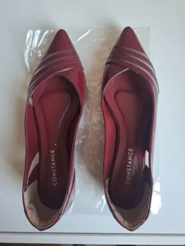 Sapatilha Elegante Bico Fino Bordô com detalhe transparente Tamanho 36