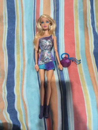 Boneca Barbie Fashionista Clutch Barbie Vestido Roxo