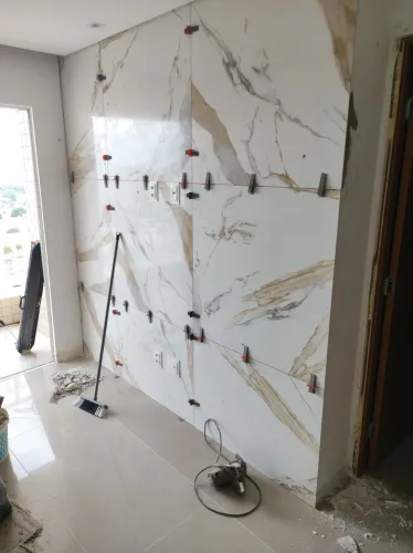 Pedreiro de acabamento profissional