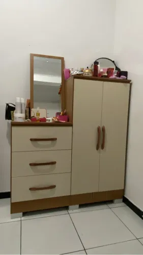 Cômoda com espelho 