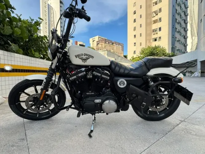 Harley-Davidson Iron 883N Branca