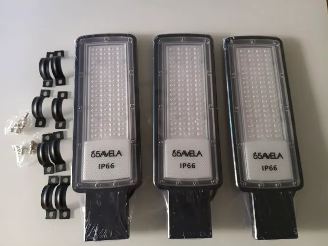 Kit 3 luminárias 200w