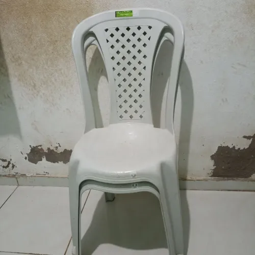 Cadeiras plásticas