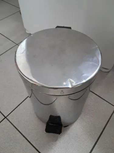 Lixeira Inox 5 litros com pedal