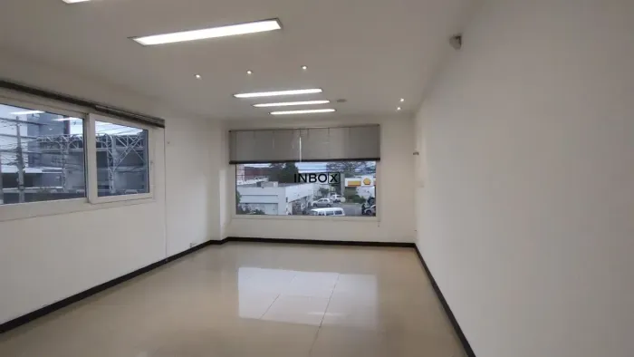 EXCELENTE SALA DE DOIS PISOS PRÓXIMO À PIPA PÓRTICO EM BENTO GONÇALVES