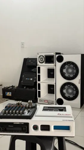 Vendo ou troco som interno top