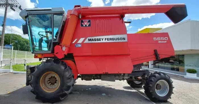 Colheitadeira Massey Ferguson 5650
