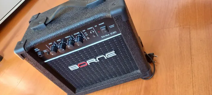 Amplificador Cubo Guitarra Borne Strike 30